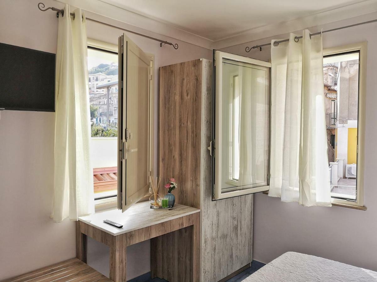 A Casa Di Noemi Hotel Пицо Екстериор снимка